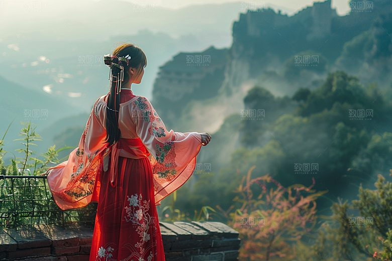 女生旅行背影自然探险摄影图