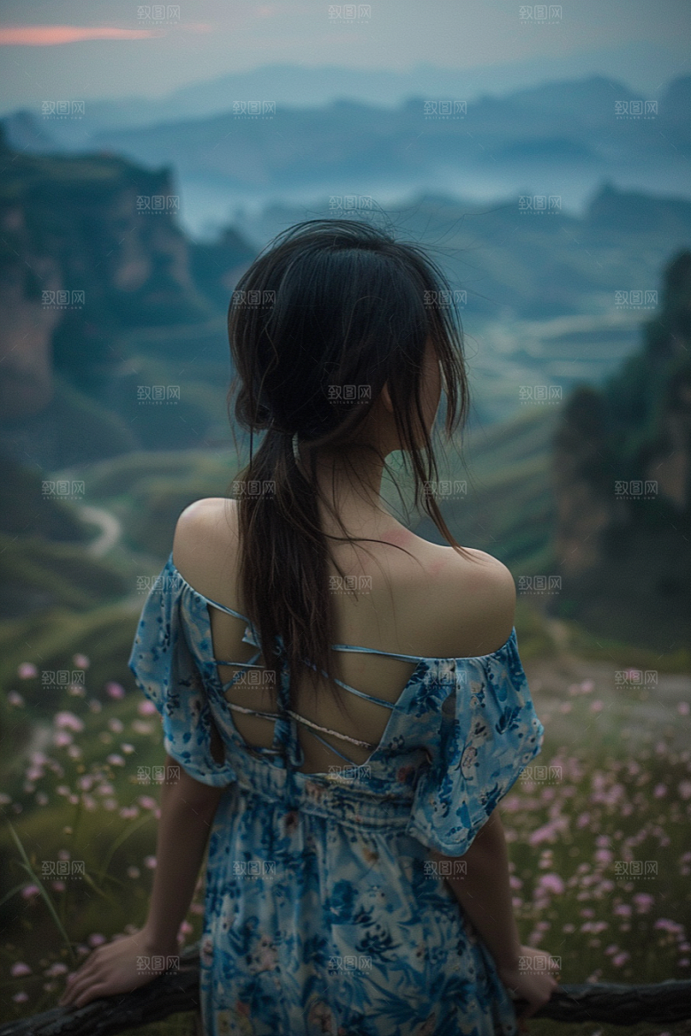 女生旅行背影唯美户外摄影图
