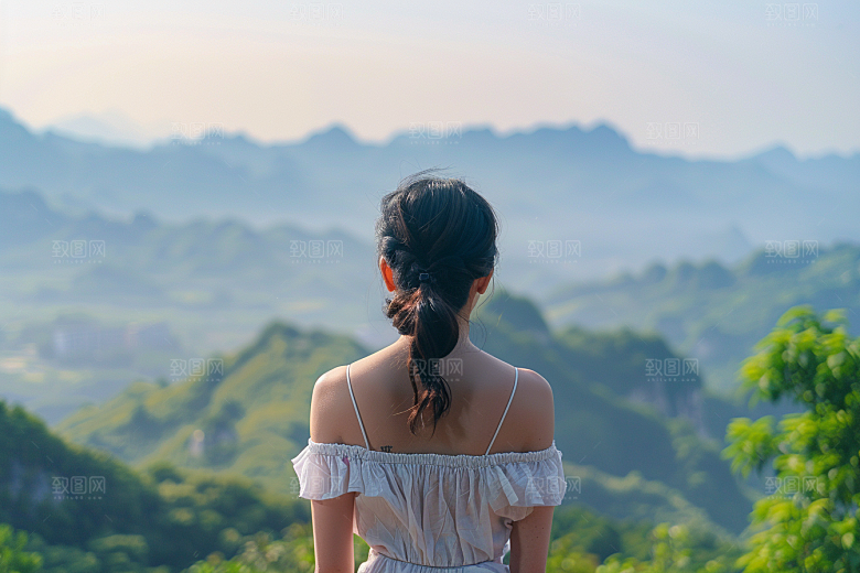 女生旅行背影人物户外摄影图