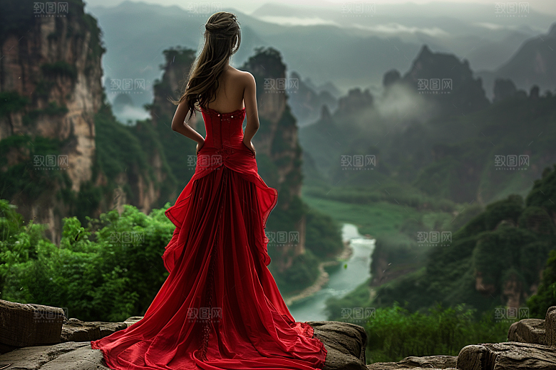 女生旅行背影探险徒步摄影图