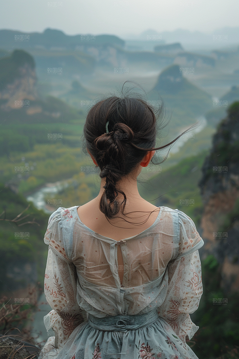 女生旅行背影辽阔自然摄影图