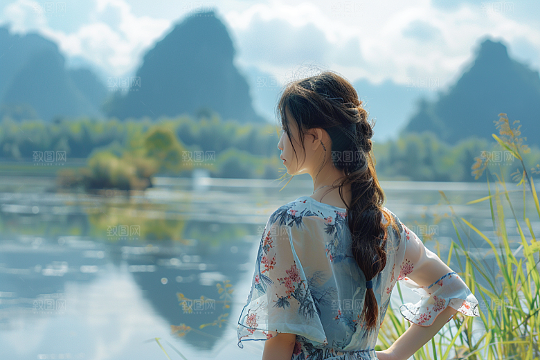 女生旅行背影唯美户外摄影图