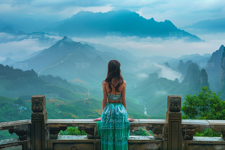 女生旅行背影风光徒步摄影图