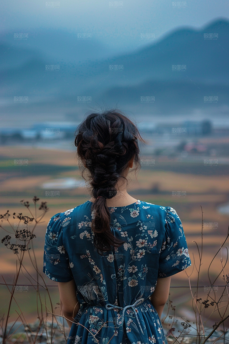 女生旅行背影自由行户外摄影图