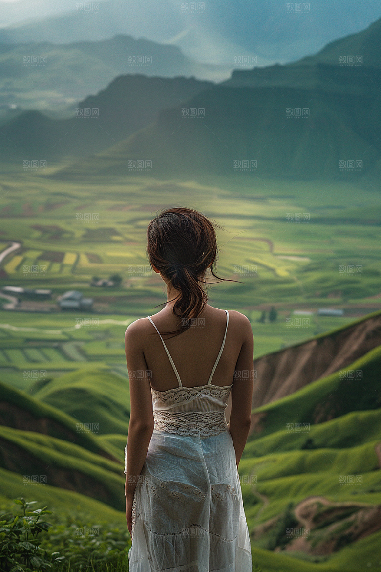 女生旅行背影探险唯美摄影图