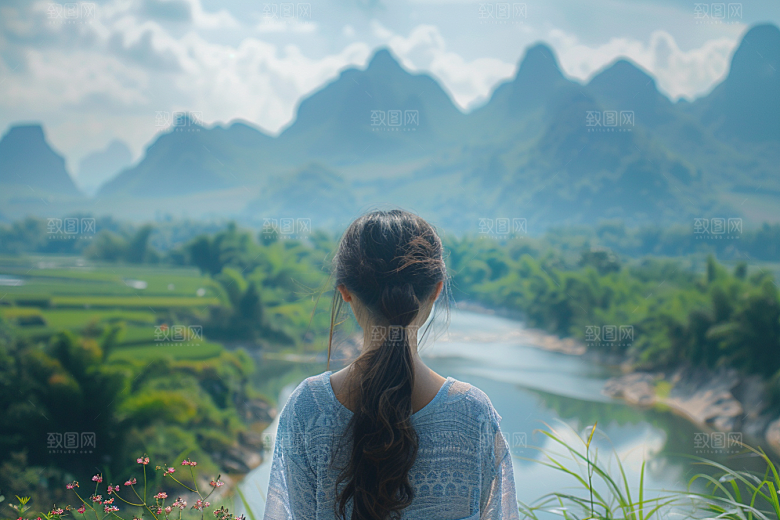 女生旅行背影徒步探险摄影图