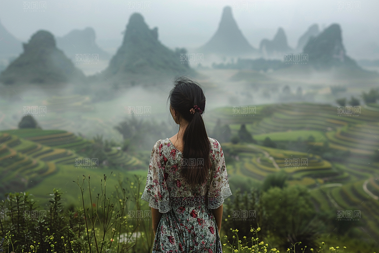女生旅行背影高清唯美摄影图