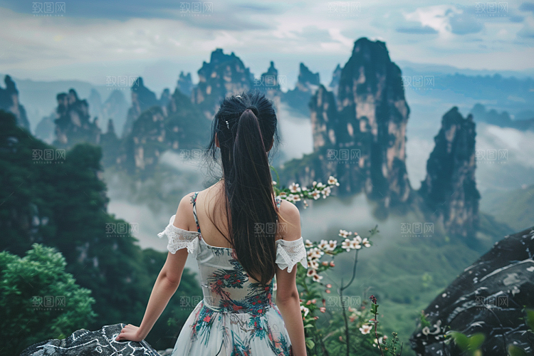 女生旅行背影探险唯美摄影图