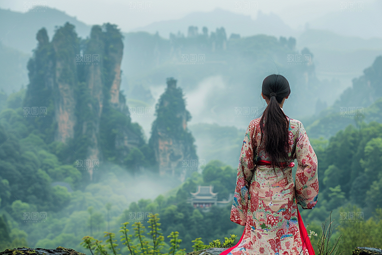 女生旅行背影户外辽阔摄影图