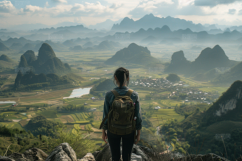 女生旅行背影旅游辽阔摄影图