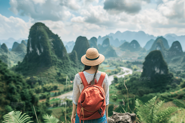 女生旅行背影自然自由行摄影图