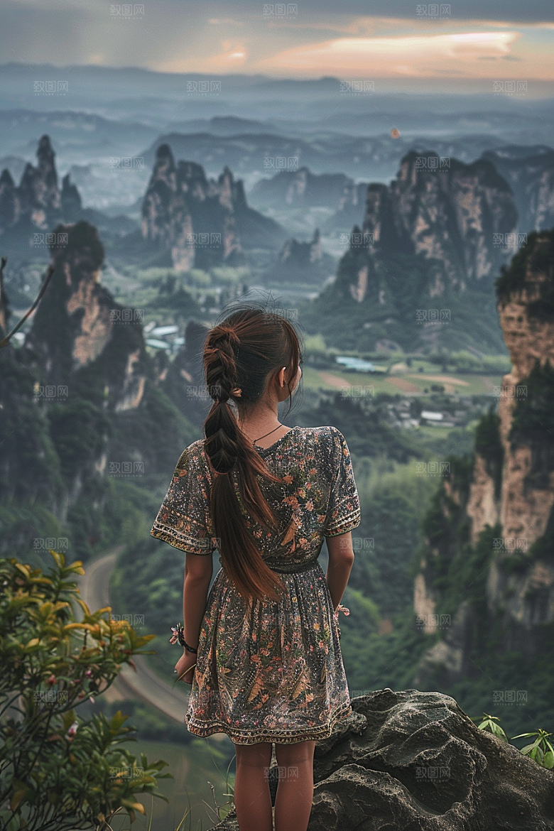 女生旅行背影唯美辽阔摄影图