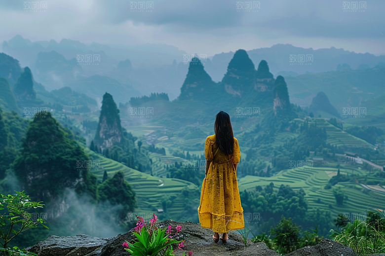 女生旅行背影高清自然摄影图