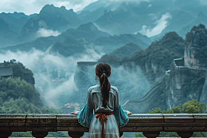 女生旅行背影徒步旅游摄影图