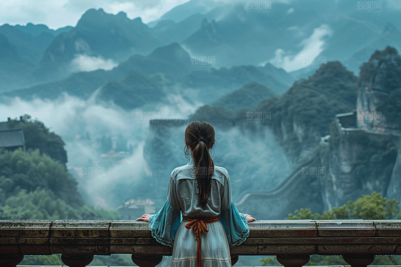 女生旅行背影徒步旅游摄影图