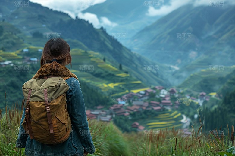 女生旅行背影辽阔自由行摄影图
