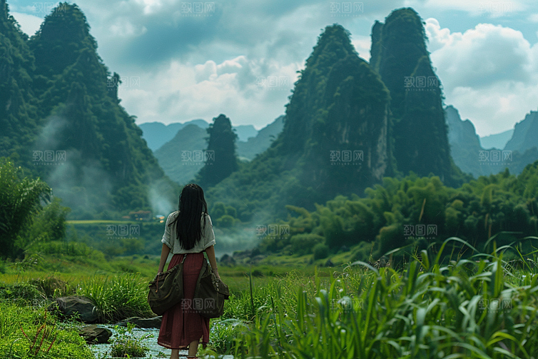 女生旅行背影唯美徒步摄影图