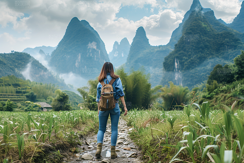 女生旅行背影高清探险摄影图