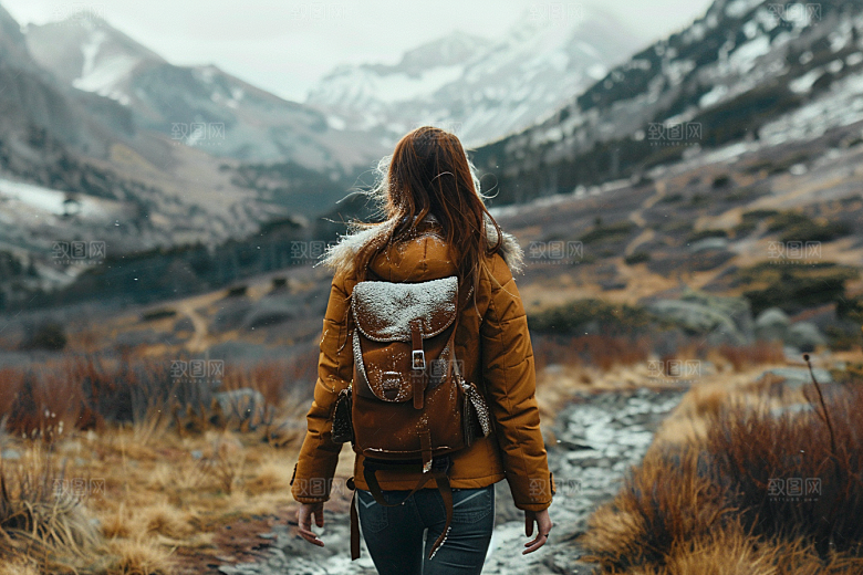 女生旅行背影户外高清摄影图
