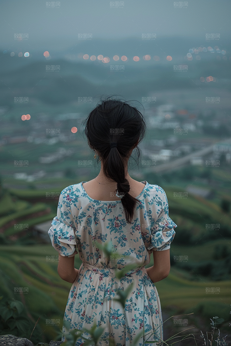 女生旅行背影探险徒步摄影图