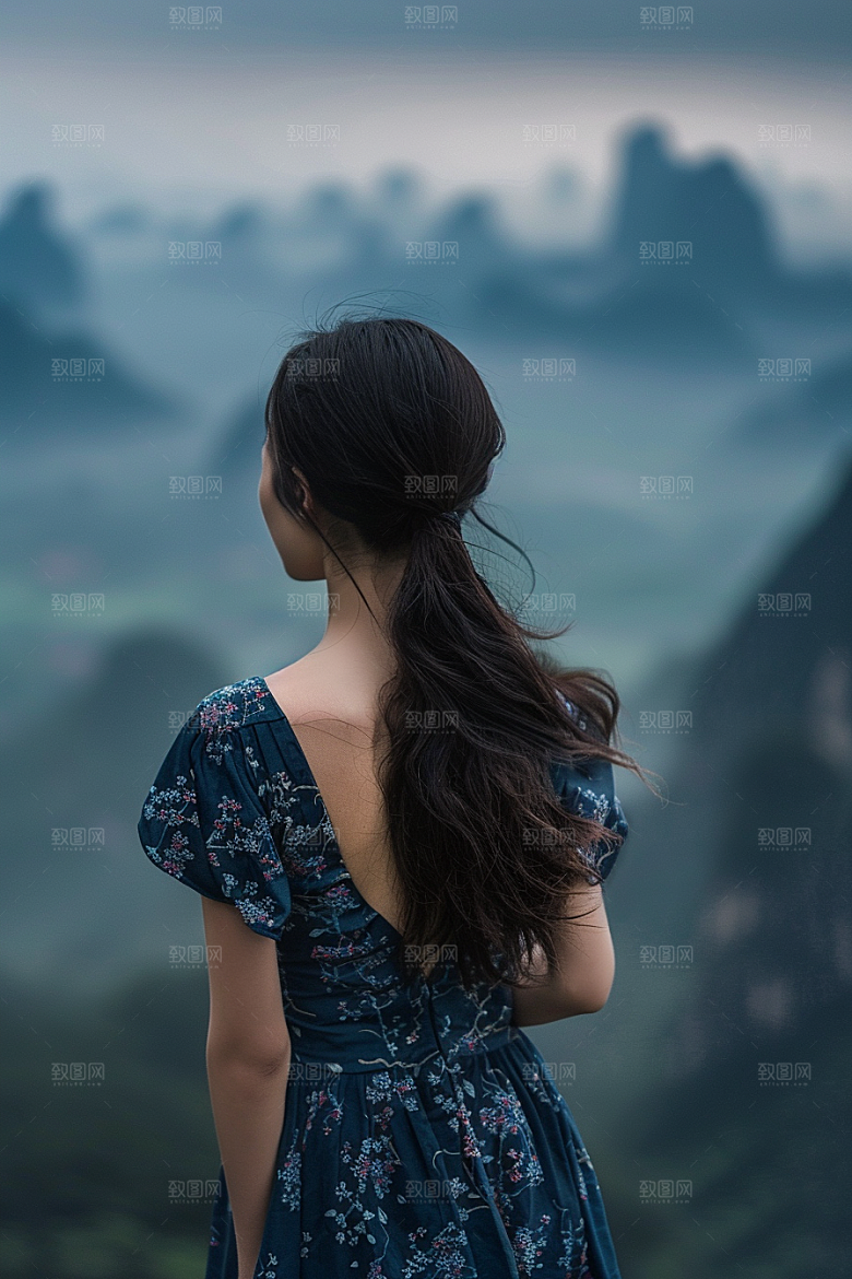 女生旅行背影探险人物摄影图