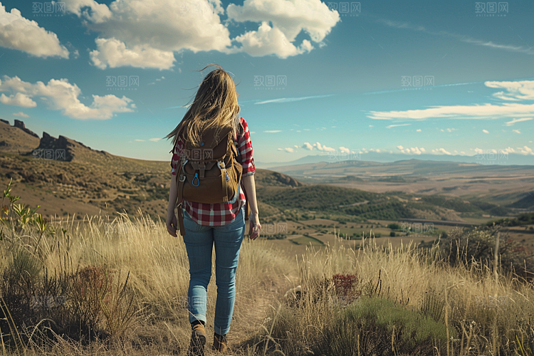 女生旅行背影探险徒步摄影图