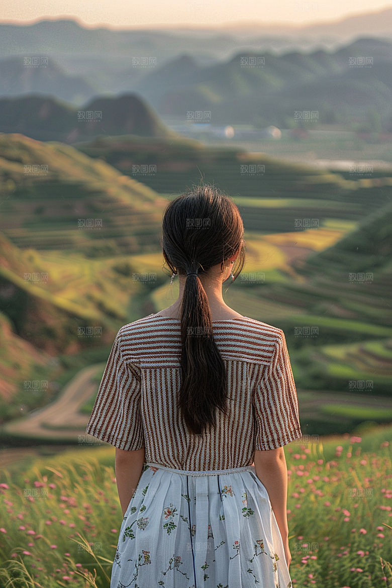 女生旅行背影辽阔户外摄影图