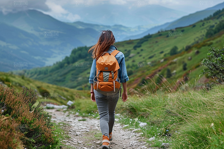 女生旅行背影户外高清摄影图