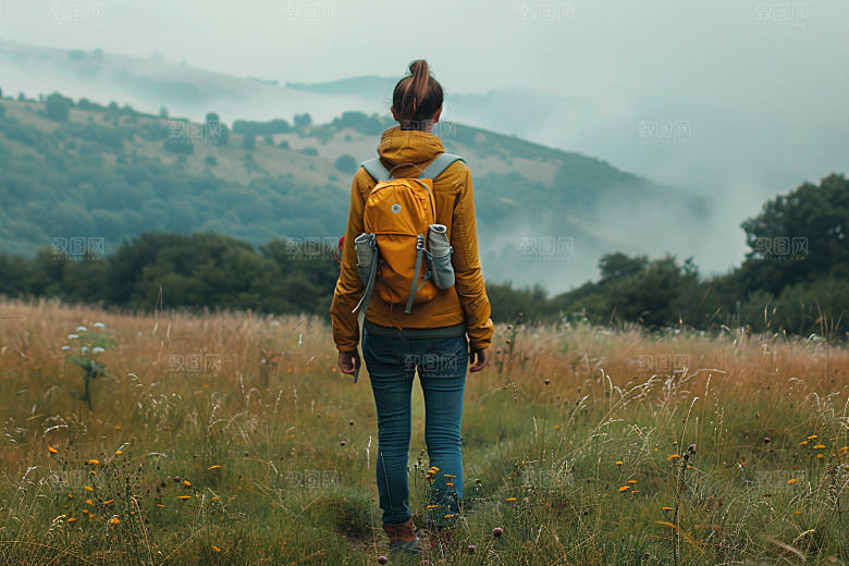 女生旅行背影自由行自然摄影图