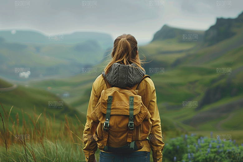 女生旅行背影自然唯美摄影图