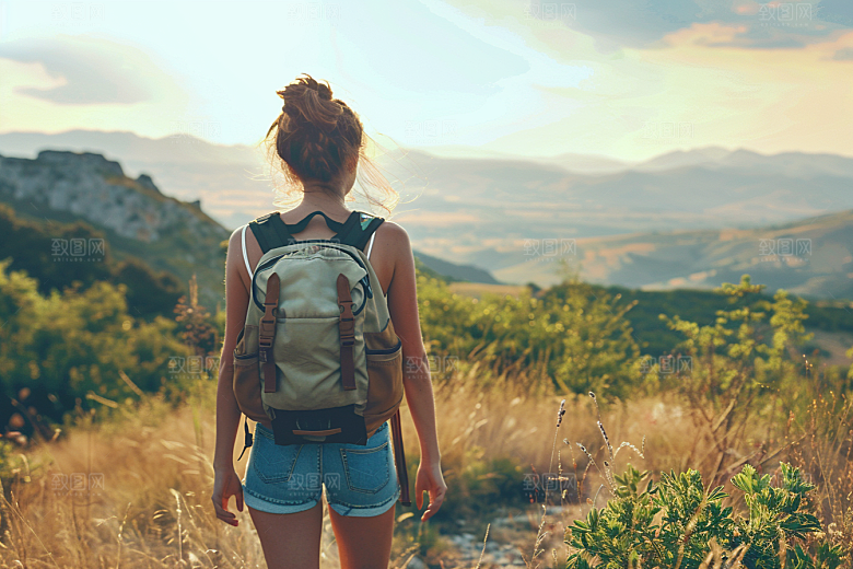 女生旅行背影人物辽阔摄影图