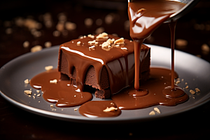 融化的巧克力丝滑美味摄影图