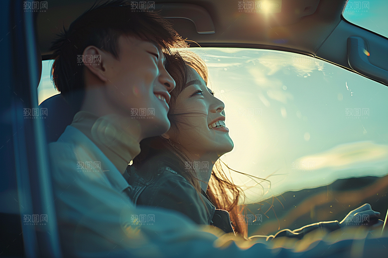 自驾游在路上双人结伴摄影图