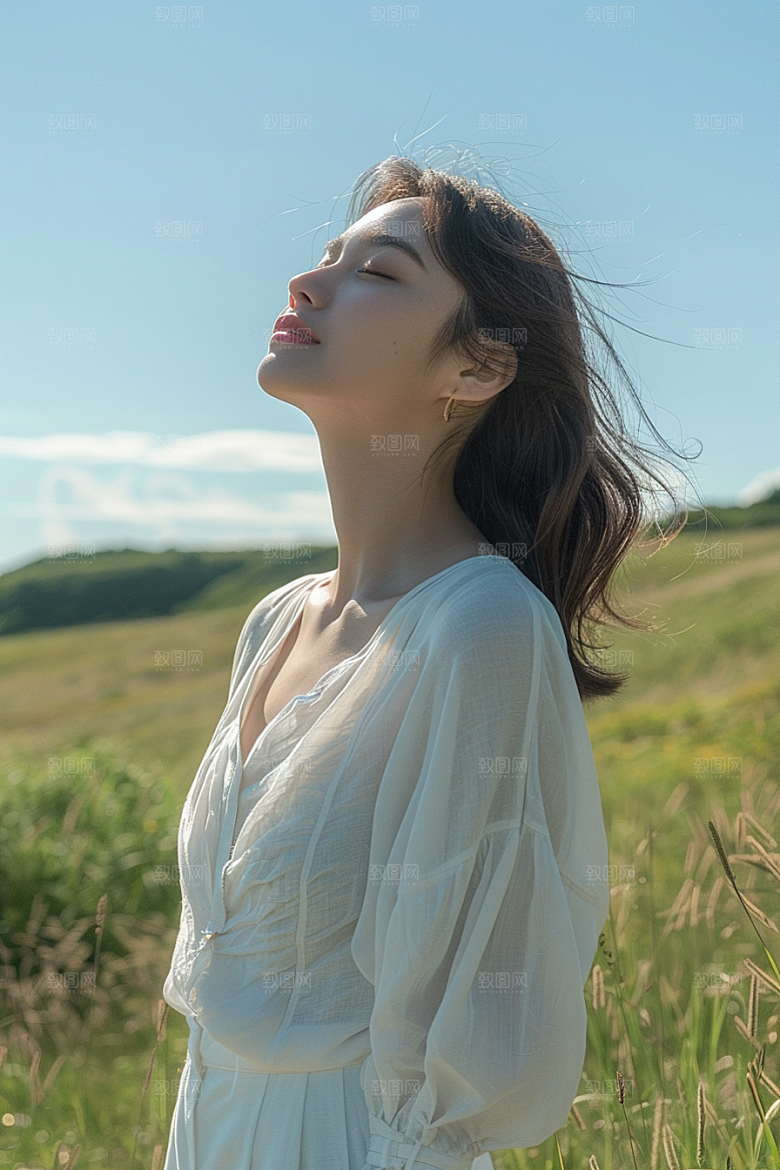 原野人像清新休闲摄影图