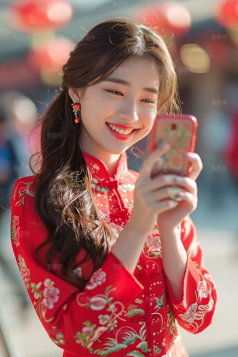 手机拍照打卡人物摄影图