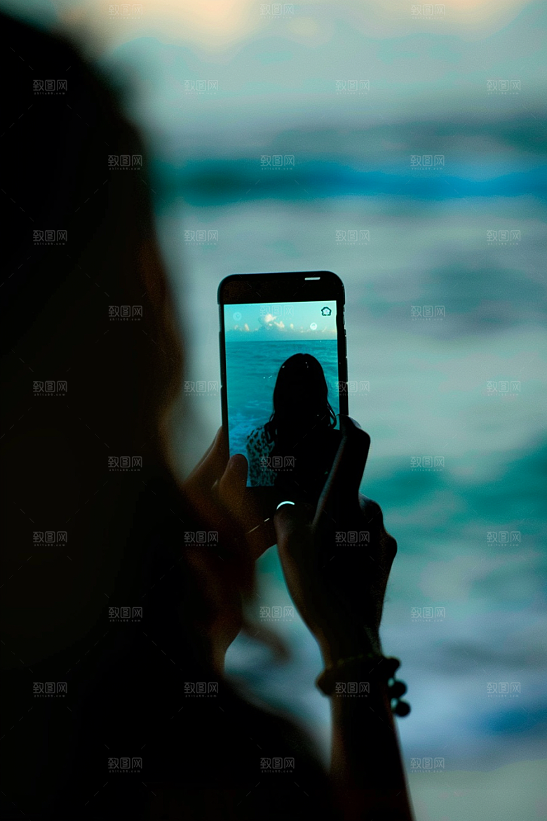 手机拍照旅游肖像摄影图