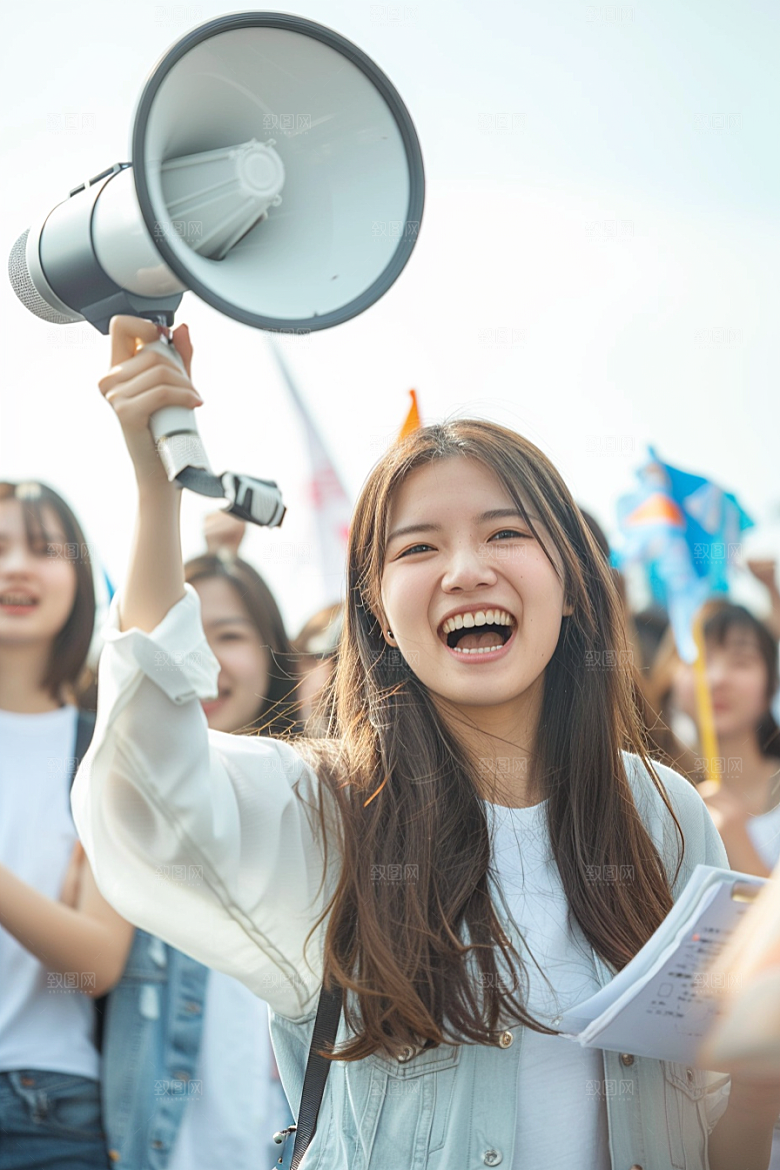 手拿喇叭人像热卖写真摄影图