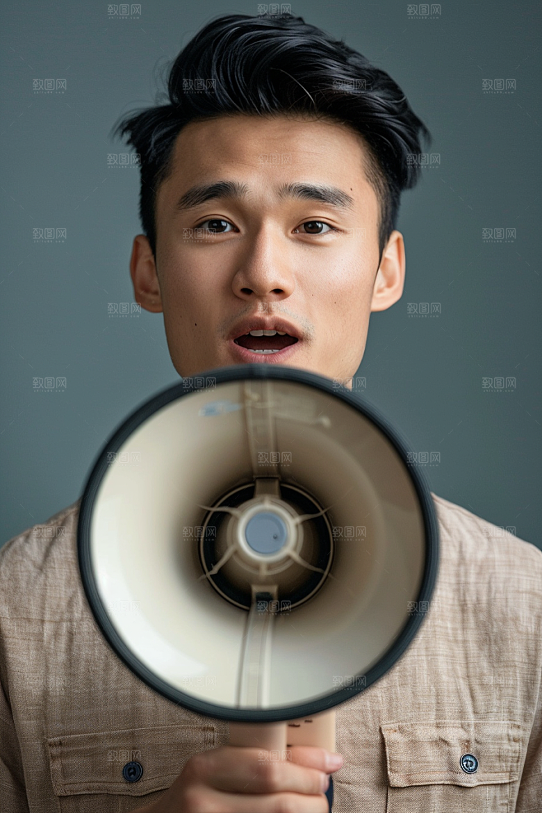 手拿喇叭人像招聘人物摄影图