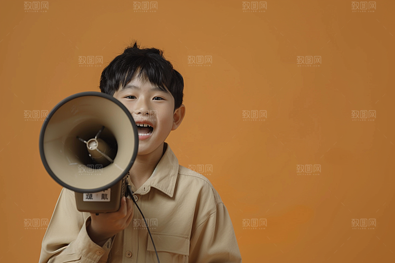 手拿喇叭人像招聘写真摄影图
