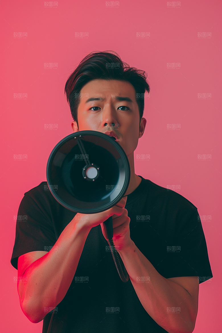 手拿喇叭人像写真公告摄影图