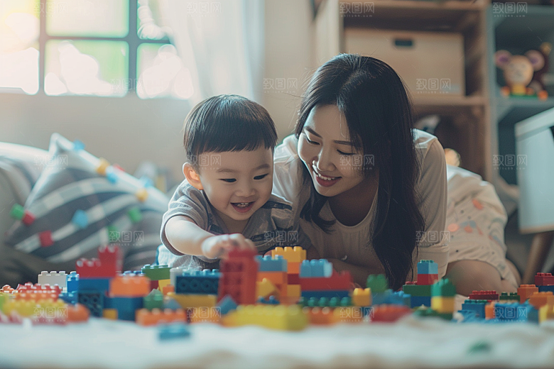 儿童积木游戏亲子摄影图