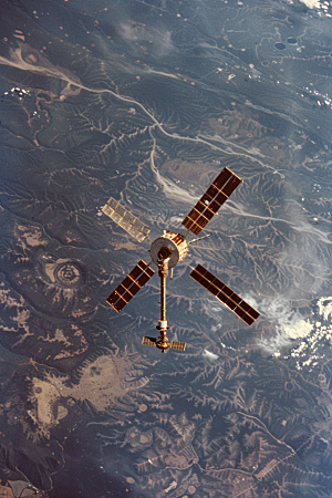 卫星空间站星辰大海宇航摄影图