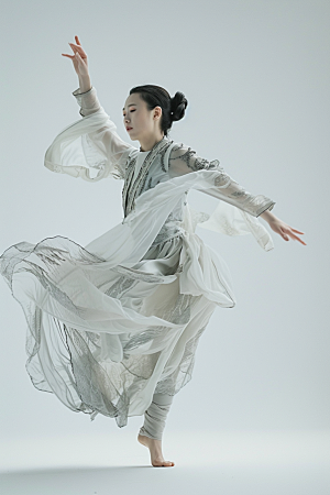 现代舞舞者艺术肖像摄影图