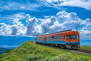 行驶中的火车山川交通工具素材