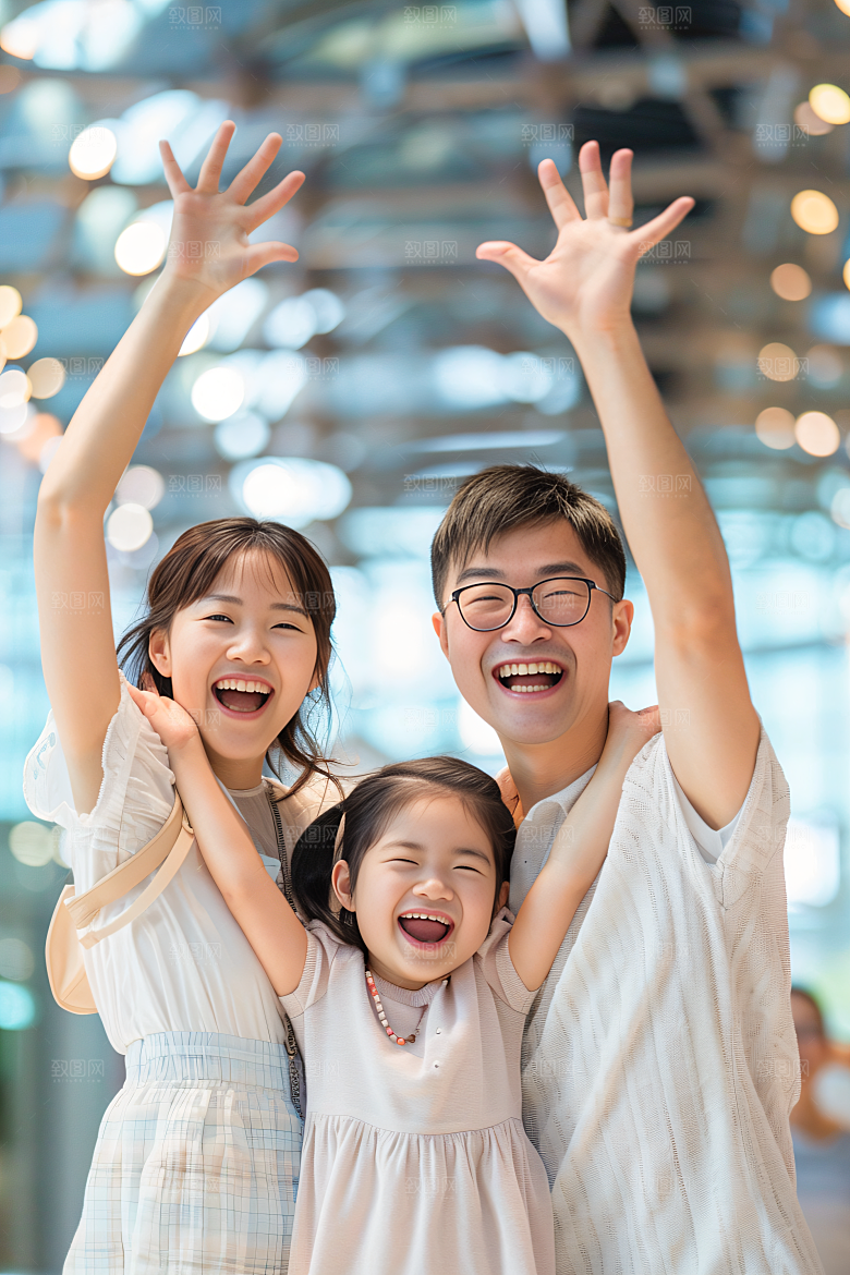 幸福一家人三口之家高清摄影图