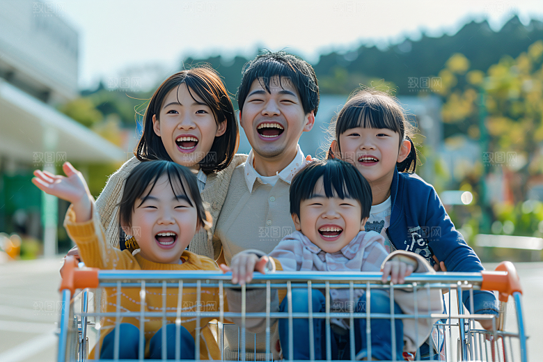 幸福一家人三口之家亲子摄影图