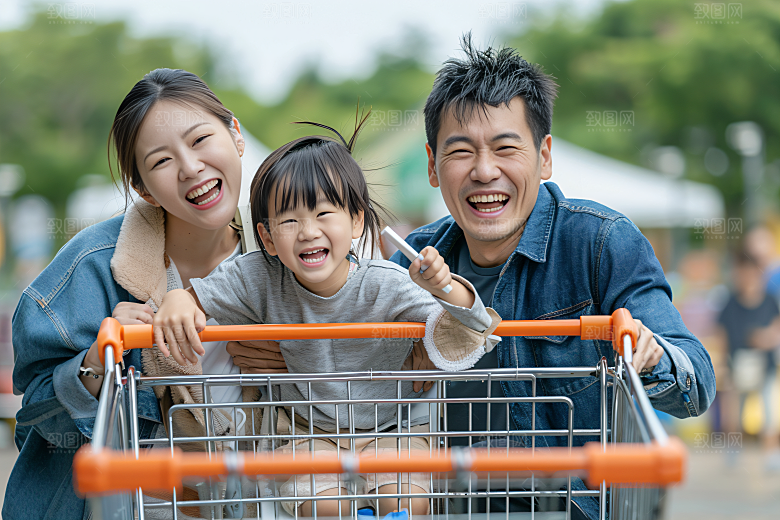 幸福一家人三口之家出游摄影图