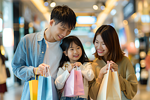 幸福一家人出行肖像摄影图