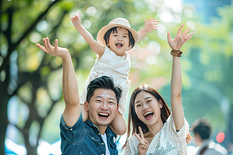 幸福一家人三口之家亲子摄影图