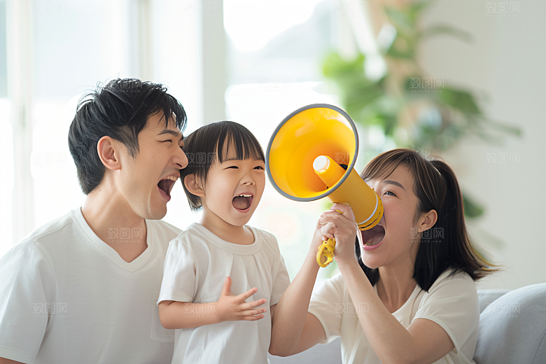 幸福一家人出行开心摄影图